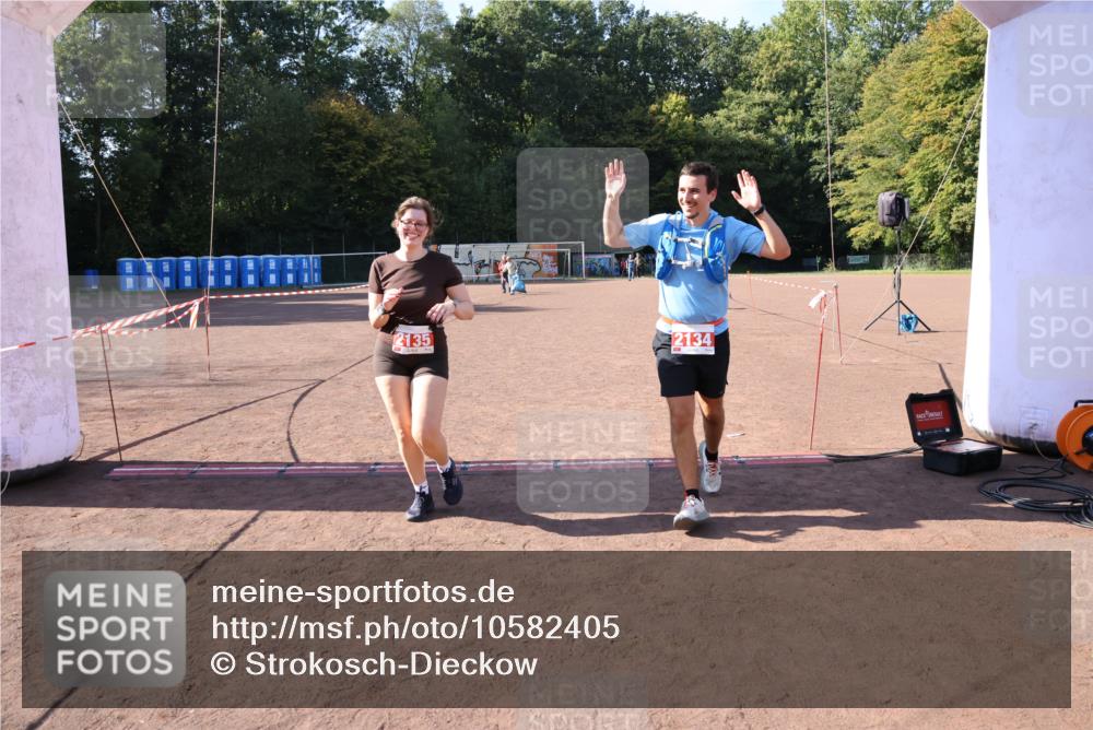 27.09.2026 - 35. Volkslauf durch das schöne Alstertal Strokosch-Dieckow http://msf.ph/oto/10582405 27.09.2026 13:28:11 Ziel 2134, 2135 meine-sportfotos.de