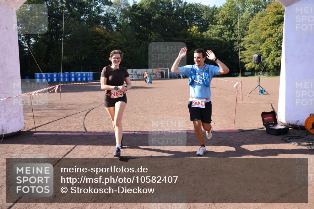 27.09.2026 - 35. Volkslauf durch das schöne Alstertal Strokosch-Dieckow http://msf.ph/oto/10582407 27.09.2026 13:28:11 Ziel 2134, 2135 meine-sportfotos.de