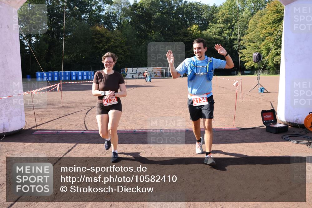 27.09.2026 - 35. Volkslauf durch das schöne Alstertal Strokosch-Dieckow http://msf.ph/oto/10582410 27.09.2026 13:28:11 Ziel 2134, 2135 meine-sportfotos.de