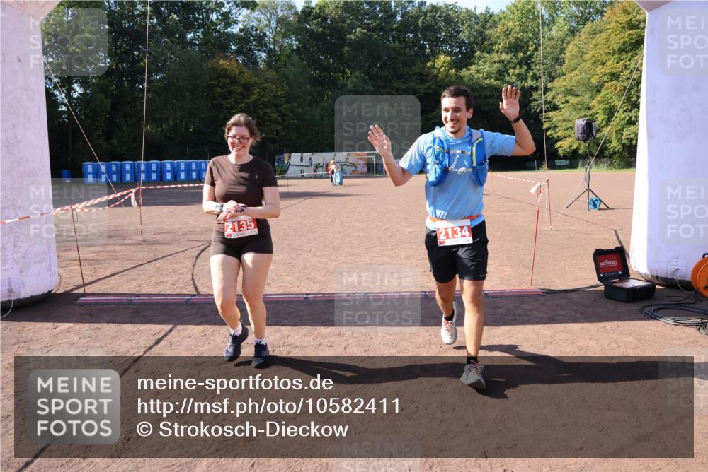 27.09.2026 - 35. Volkslauf durch das schöne Alstertal Strokosch-Dieckow http://msf.ph/oto/10582411 27.09.2026 13:28:11 Ziel 2134, 2135 meine-sportfotos.de