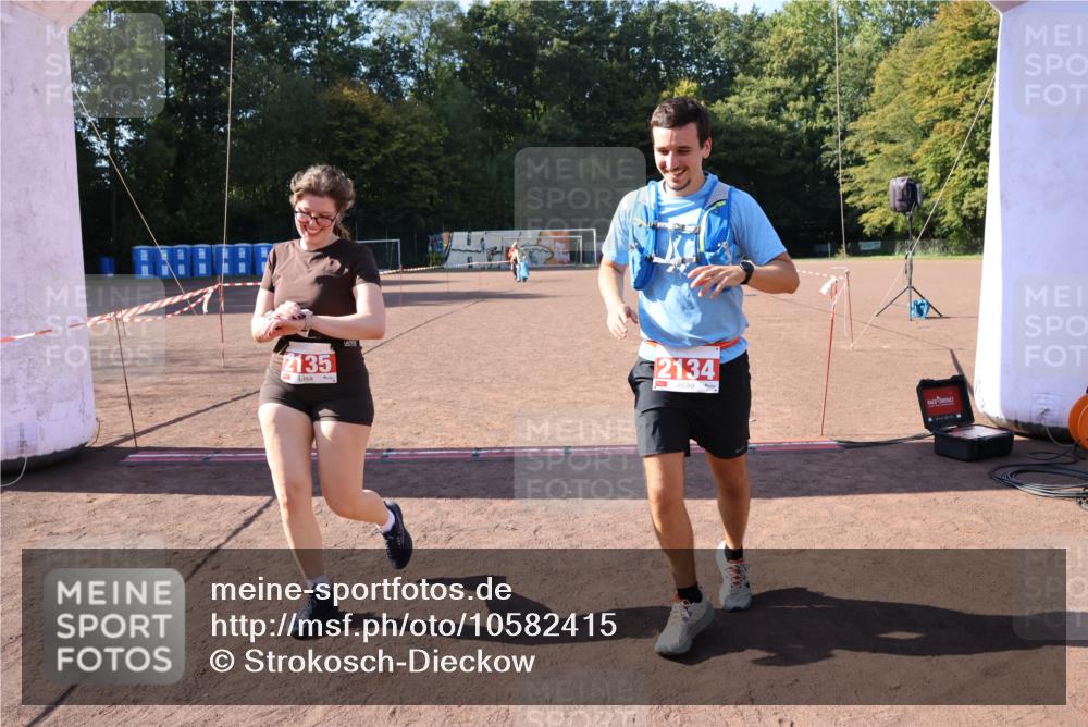27.09.2026 - 35. Volkslauf durch das schöne Alstertal Strokosch-Dieckow http://msf.ph/oto/10582415 27.09.2026 13:28:12 Ziel 2134, 2135 meine-sportfotos.de