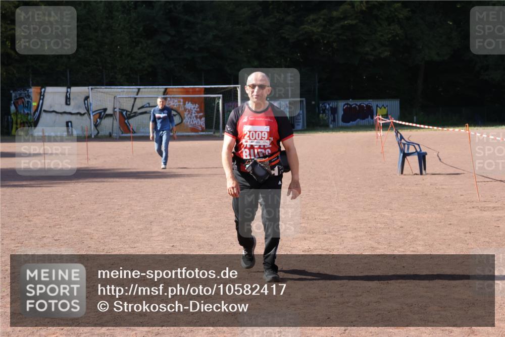 27.09.2026 - 35. Volkslauf durch das schöne Alstertal Strokosch-Dieckow http://msf.ph/oto/10582417 27.09.2026 13:29:35 Ziel 2009 meine-sportfotos.de