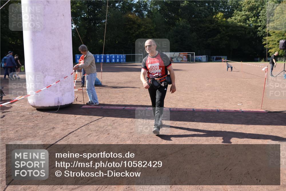 27.09.2026 - 35. Volkslauf durch das schöne Alstertal Strokosch-Dieckow http://msf.ph/oto/10582429 27.09.2026 13:29:39 Ziel 2009 meine-sportfotos.de