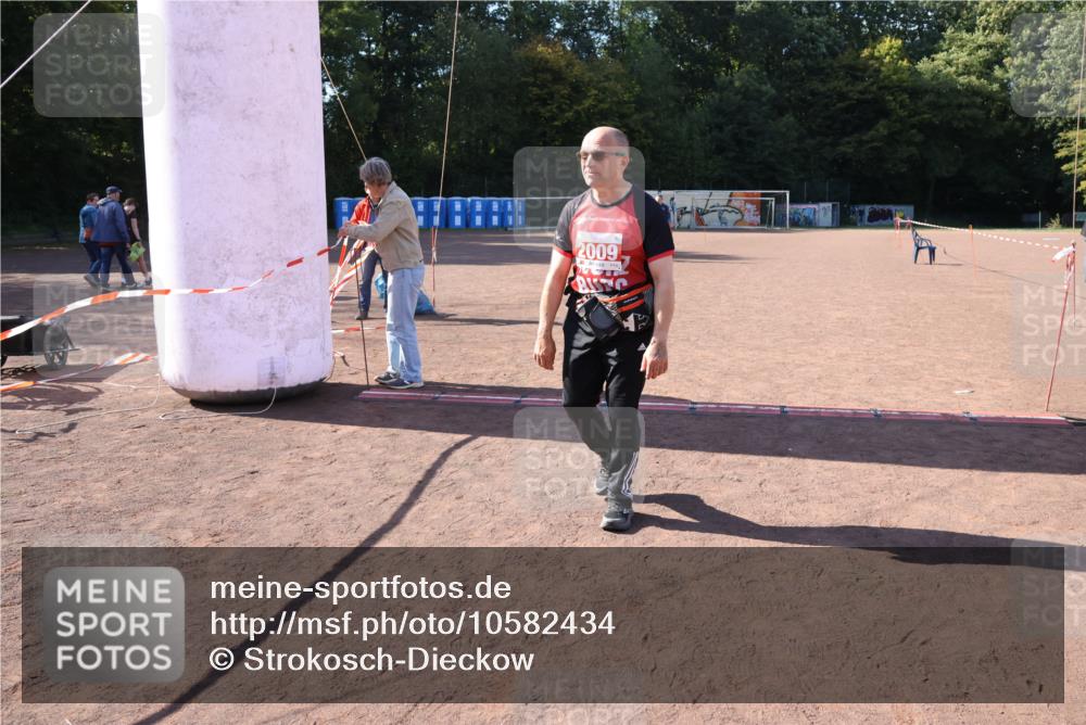 27.09.2026 - 35. Volkslauf durch das schöne Alstertal Strokosch-Dieckow http://msf.ph/oto/10582434 27.09.2026 13:29:40 Ziel 2009 meine-sportfotos.de