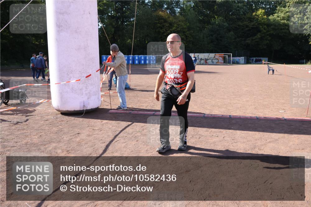 27.09.2026 - 35. Volkslauf durch das schöne Alstertal Strokosch-Dieckow http://msf.ph/oto/10582436 27.09.2026 13:29:40 Ziel 2009 meine-sportfotos.de