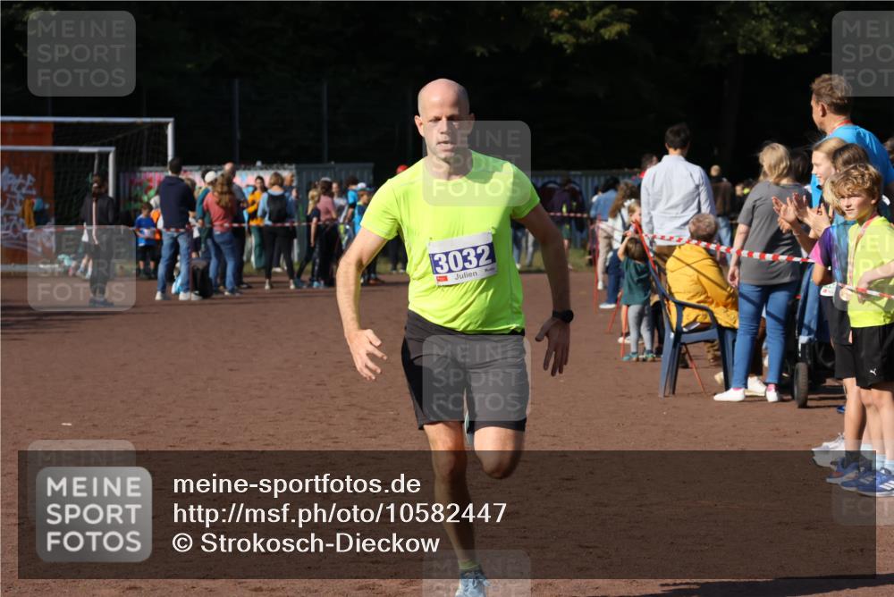 27.09.2026 - 35. Volkslauf durch das schöne Alstertal Strokosch-Dieckow http://msf.ph/oto/10582447 27.09.2026 11:18:36 Ziel 3032, 3243 meine-sportfotos.de