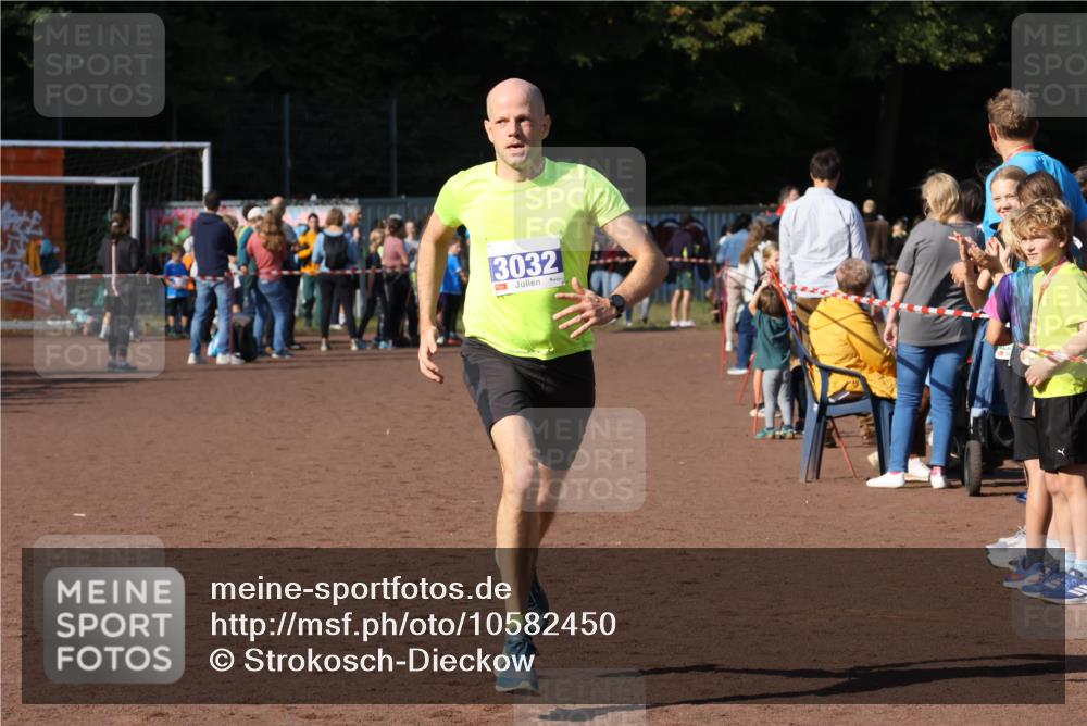 27.09.2026 - 35. Volkslauf durch das schöne Alstertal Strokosch-Dieckow http://msf.ph/oto/10582450 27.09.2026 11:18:35 Ziel 3032, 3243 meine-sportfotos.de