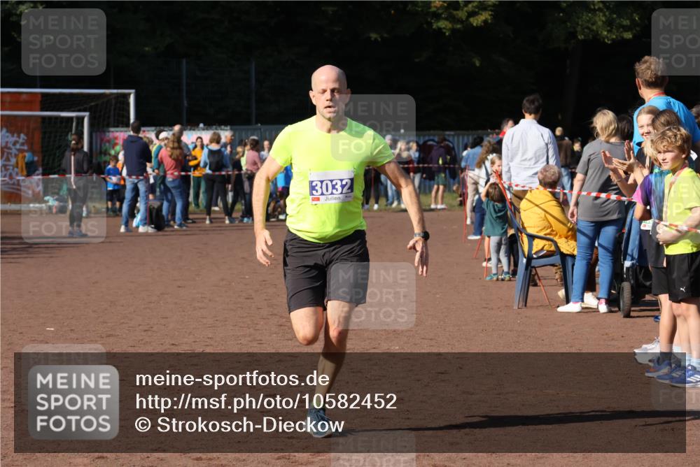 27.09.2026 - 35. Volkslauf durch das schöne Alstertal Strokosch-Dieckow http://msf.ph/oto/10582452 27.09.2026 11:18:35 Ziel 3032, 3243 meine-sportfotos.de