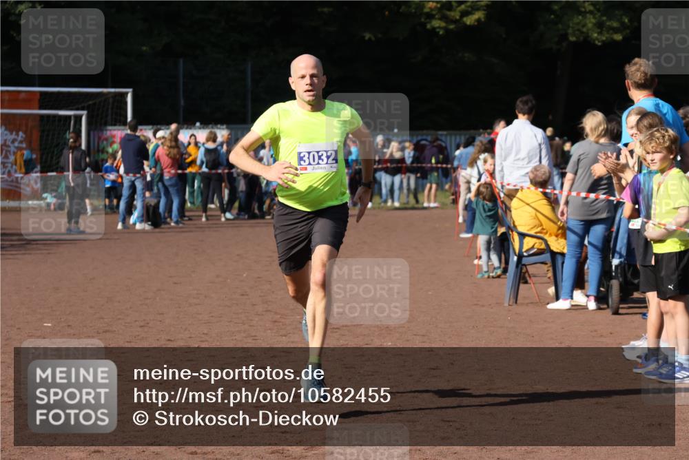 27.09.2026 - 35. Volkslauf durch das schöne Alstertal Strokosch-Dieckow http://msf.ph/oto/10582455 27.09.2026 11:18:35 Ziel 3032, 3243 meine-sportfotos.de