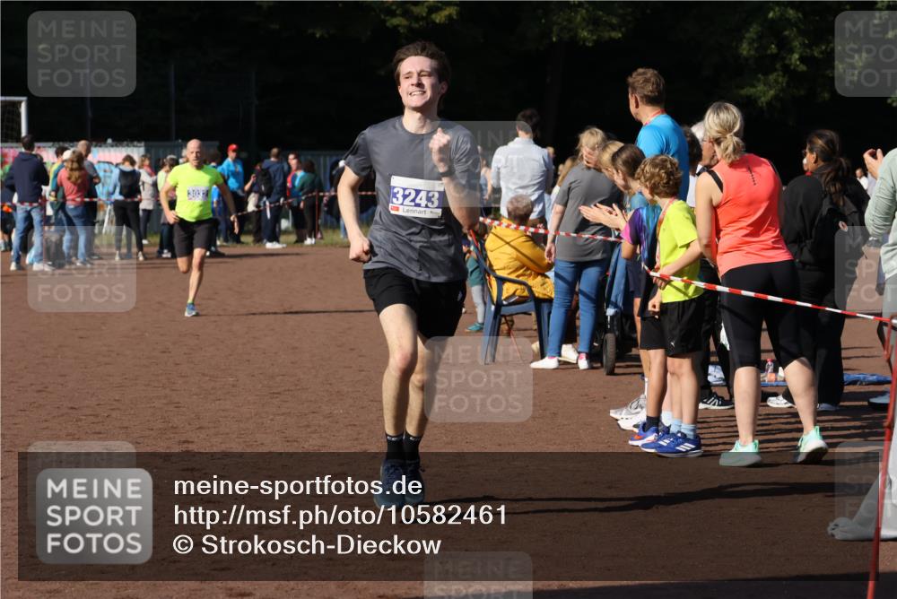 27.09.2026 - 35. Volkslauf durch das schöne Alstertal Strokosch-Dieckow http://msf.ph/oto/10582461 27.09.2026 11:18:31 Ziel 3032, 3243 meine-sportfotos.de