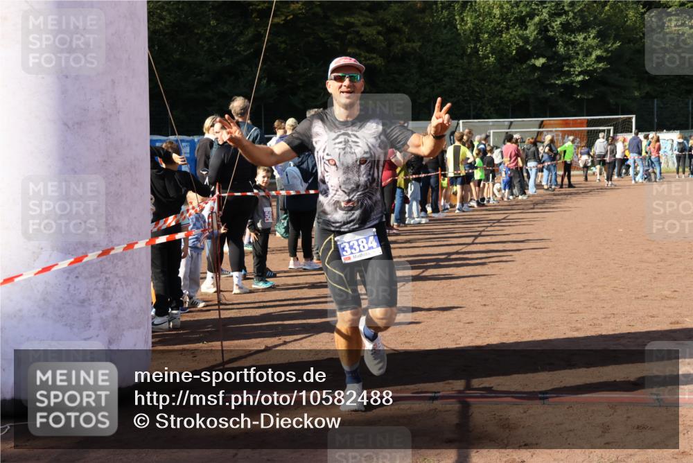27.09.2026 - 35. Volkslauf durch das schöne Alstertal Strokosch-Dieckow http://msf.ph/oto/10582488 27.09.2026 11:18:02 Ziel 3384 meine-sportfotos.de