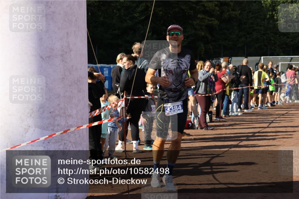 27.09.2026 - 35. Volkslauf durch das schöne Alstertal Strokosch-Dieckow http://msf.ph/oto/10582498 27.09.2026 11:18:01 Ziel 3384 meine-sportfotos.de
