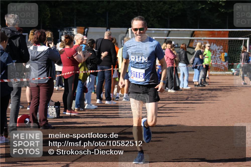 27.09.2026 - 35. Volkslauf durch das schöne Alstertal Strokosch-Dieckow http://msf.ph/oto/10582512 27.09.2026 11:17:47 Ziel 3115, 3220 meine-sportfotos.de