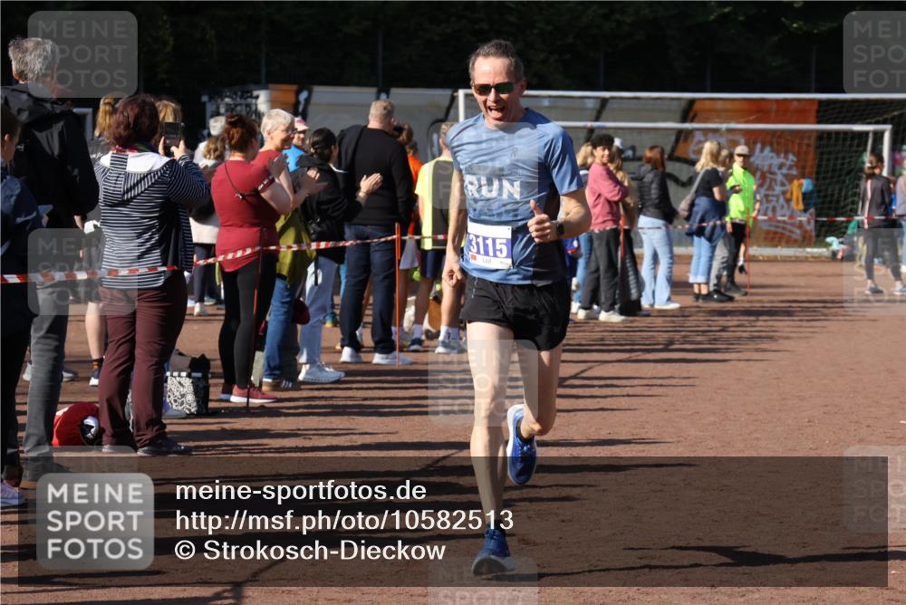 27.09.2026 - 35. Volkslauf durch das schöne Alstertal Strokosch-Dieckow http://msf.ph/oto/10582513 27.09.2026 11:17:47 Ziel 3115, 3220 meine-sportfotos.de