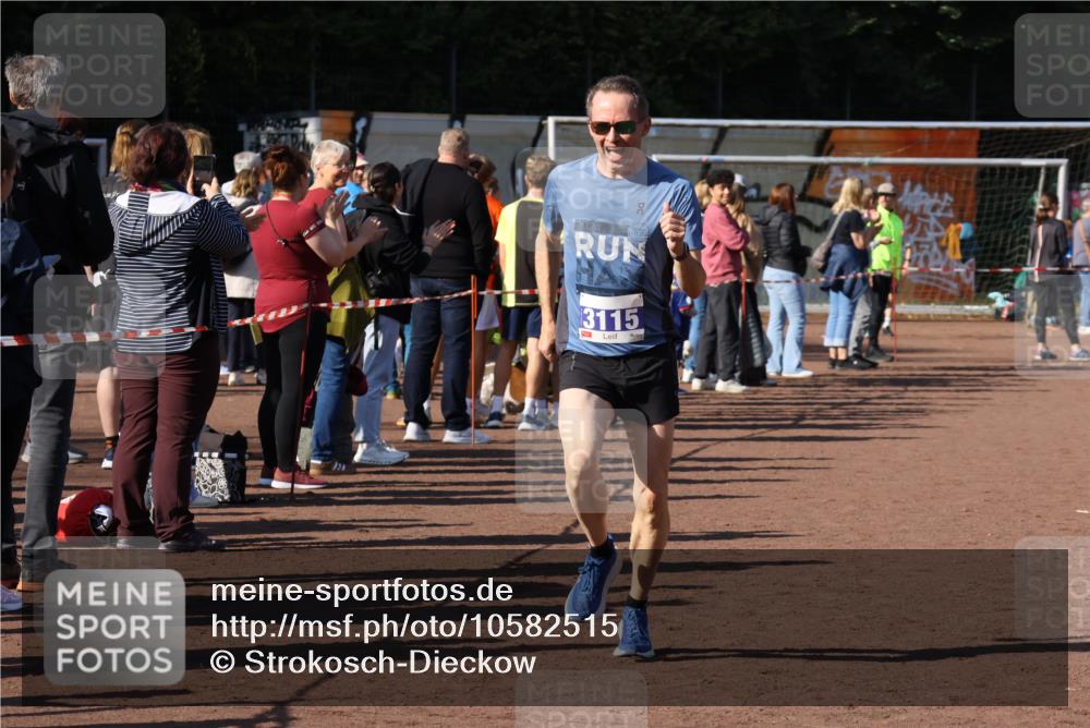 27.09.2026 - 35. Volkslauf durch das schöne Alstertal Strokosch-Dieckow http://msf.ph/oto/10582515 27.09.2026 11:17:47 Ziel 3115, 3220 meine-sportfotos.de