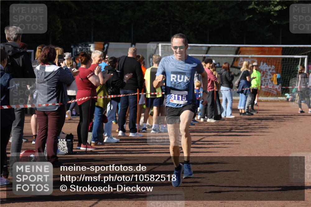 27.09.2026 - 35. Volkslauf durch das schöne Alstertal Strokosch-Dieckow http://msf.ph/oto/10582518 27.09.2026 11:17:47 Ziel 3115, 3220 meine-sportfotos.de