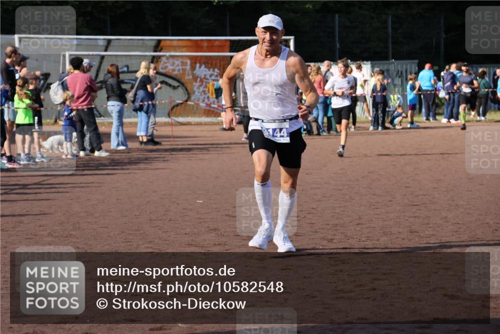 27.09.2026 - 35. Volkslauf durch das schöne Alstertal Strokosch-Dieckow http://msf.ph/oto/10582548 27.09.2026 11:17:21 Ziel 3144, 3968 meine-sportfotos.de
