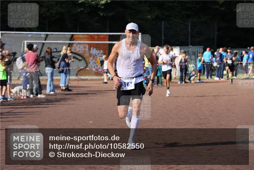 27.09.2026 - 35. Volkslauf durch das schöne Alstertal Strokosch-Dieckow http://msf.ph/oto/10582550 27.09.2026 11:17:20 Ziel 3144, 3968 meine-sportfotos.de