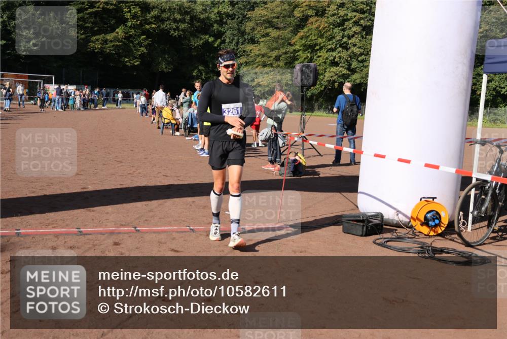 27.09.2026 - 35. Volkslauf durch das schöne Alstertal Strokosch-Dieckow http://msf.ph/oto/10582611 27.09.2026 11:15:39 Ziel 3261 meine-sportfotos.de