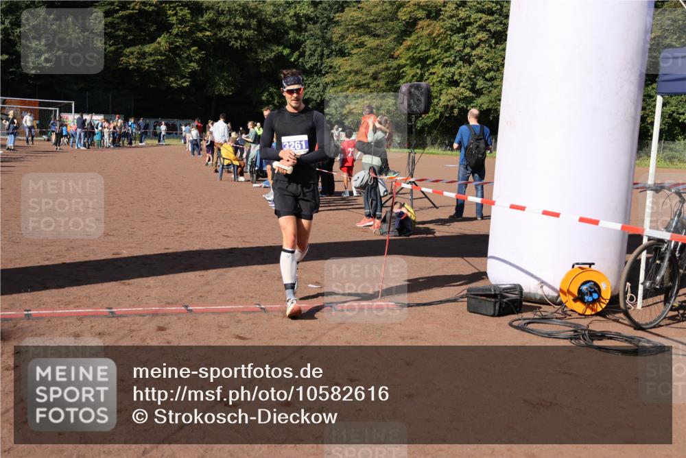 27.09.2026 - 35. Volkslauf durch das schöne Alstertal Strokosch-Dieckow http://msf.ph/oto/10582616 27.09.2026 11:15:38 Ziel 3261 meine-sportfotos.de