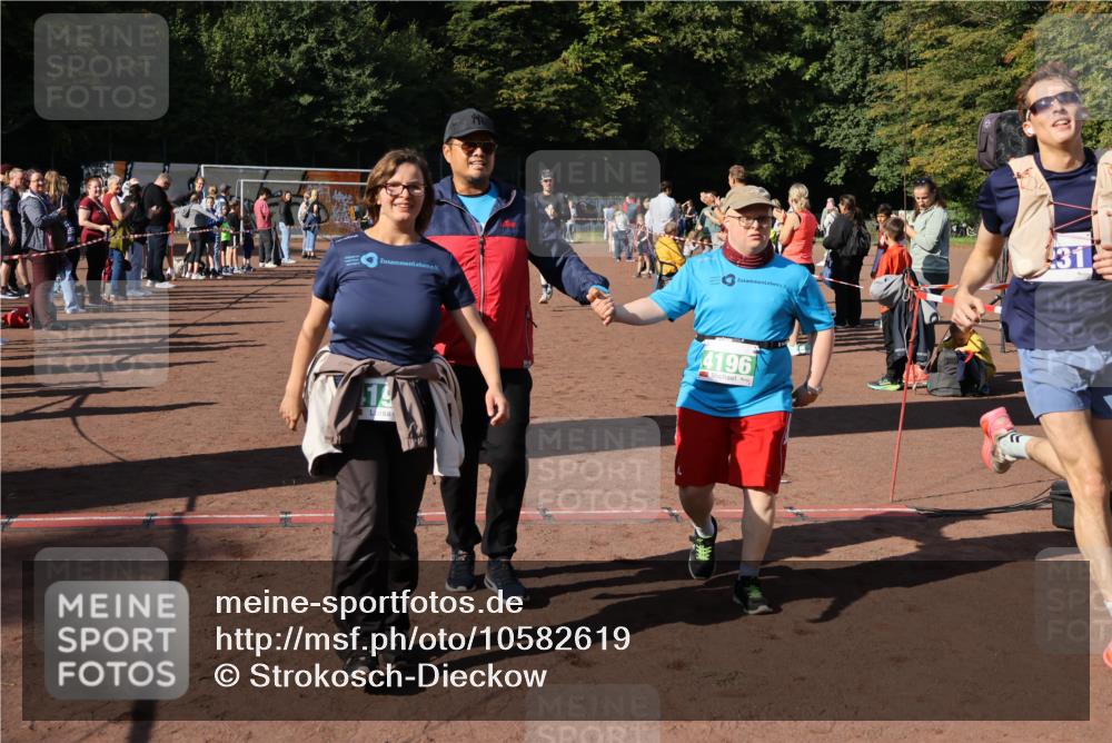27.09.2026 - 35. Volkslauf durch das schöne Alstertal Strokosch-Dieckow http://msf.ph/oto/10582619 27.09.2026 11:15:34 Ziel 3231, 3261, 4190, 4196, 4197 meine-sportfotos.de