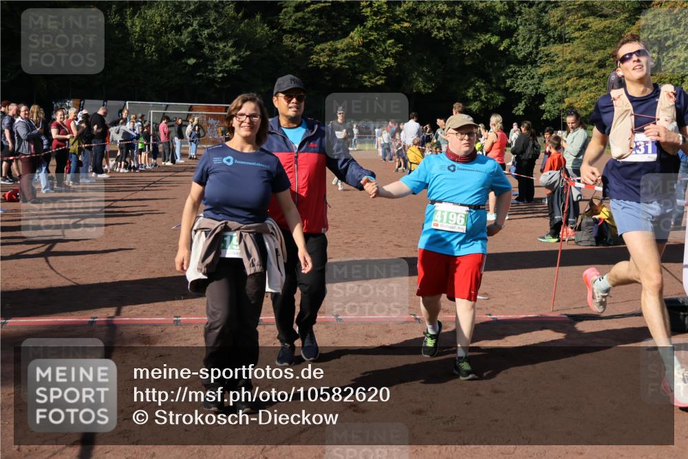 27.09.2026 - 35. Volkslauf durch das schöne Alstertal Strokosch-Dieckow http://msf.ph/oto/10582620 27.09.2026 11:15:34 Ziel 3231, 3261, 4190, 4196, 4197 meine-sportfotos.de