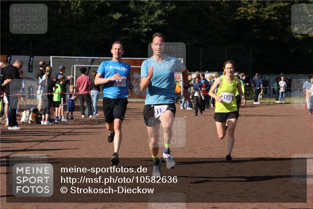 27.09.2026 - 35. Volkslauf durch das schöne Alstertal Strokosch-Dieckow http://msf.ph/oto/10582636 27.09.2026 11:15:16 Ziel 3120, 3186, 3365 meine-sportfotos.de