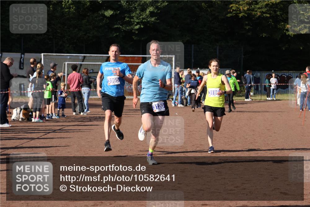 27.09.2026 - 35. Volkslauf durch das schöne Alstertal Strokosch-Dieckow http://msf.ph/oto/10582641 27.09.2026 11:15:16 Ziel 3120, 3186, 3365 meine-sportfotos.de