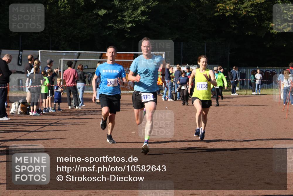27.09.2026 - 35. Volkslauf durch das schöne Alstertal Strokosch-Dieckow http://msf.ph/oto/10582643 27.09.2026 11:15:16 Ziel 3120, 3186, 3365 meine-sportfotos.de