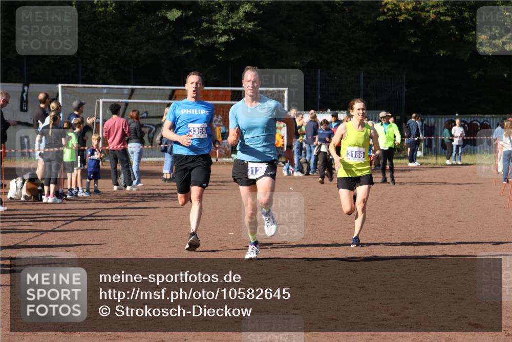 27.09.2026 - 35. Volkslauf durch das schöne Alstertal Strokosch-Dieckow http://msf.ph/oto/10582645 27.09.2026 11:15:16 Ziel 3120, 3186, 3365 meine-sportfotos.de