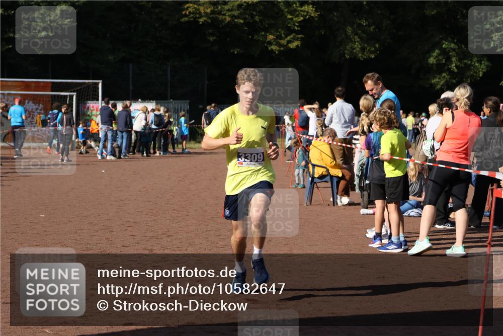 27.09.2026 - 35. Volkslauf durch das schöne Alstertal Strokosch-Dieckow http://msf.ph/oto/10582647 27.09.2026 11:14:58 Ziel 3309 meine-sportfotos.de
