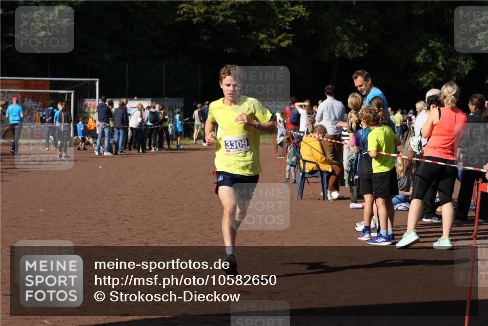 27.09.2026 - 35. Volkslauf durch das schöne Alstertal Strokosch-Dieckow http://msf.ph/oto/10582650 27.09.2026 11:14:58 Ziel 3309 meine-sportfotos.de