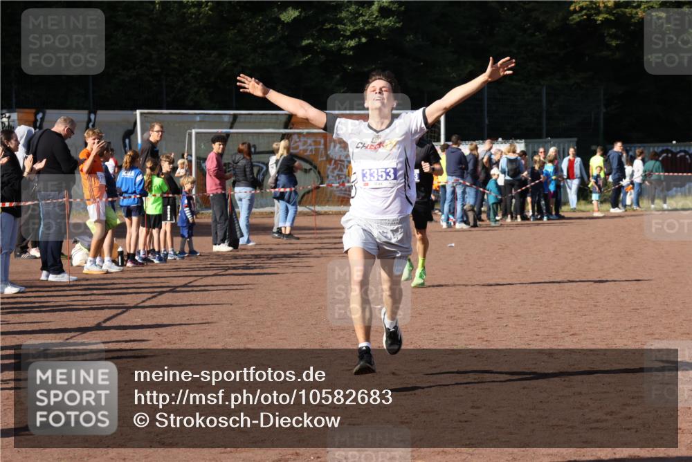 27.09.2026 - 35. Volkslauf durch das schöne Alstertal Strokosch-Dieckow http://msf.ph/oto/10582683 27.09.2026 11:14:08 Ziel 3013, 3353 meine-sportfotos.de