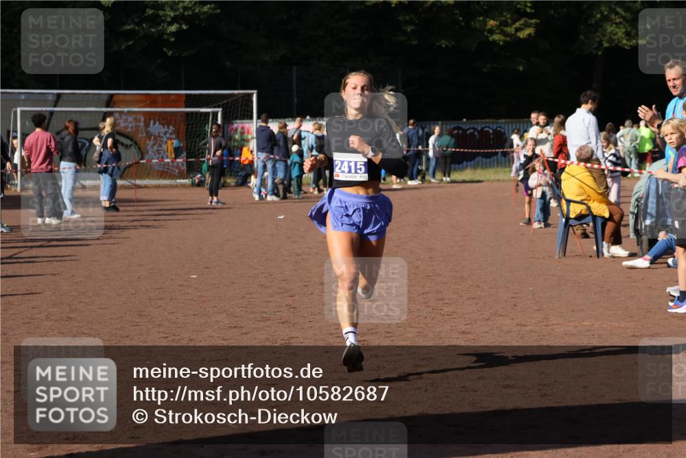 27.09.2026 - 35. Volkslauf durch das schöne Alstertal Strokosch-Dieckow http://msf.ph/oto/10582687 27.09.2026 11:13:47 Ziel 2415 meine-sportfotos.de