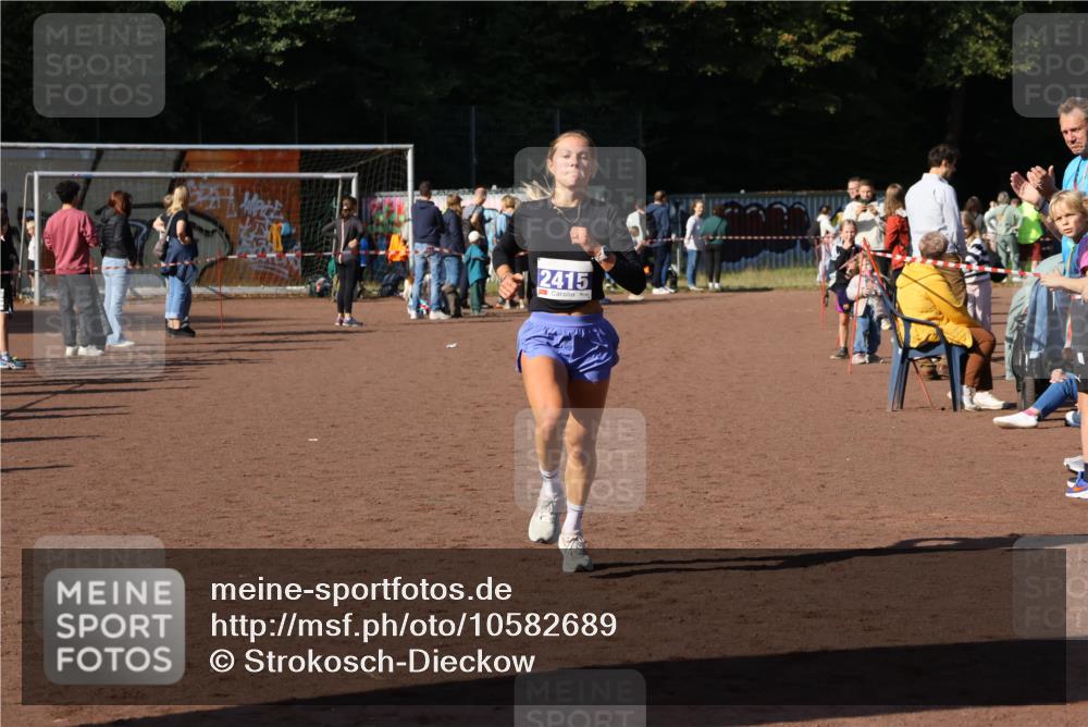 27.09.2026 - 35. Volkslauf durch das schöne Alstertal Strokosch-Dieckow http://msf.ph/oto/10582689 27.09.2026 11:13:47 Ziel 2415 meine-sportfotos.de