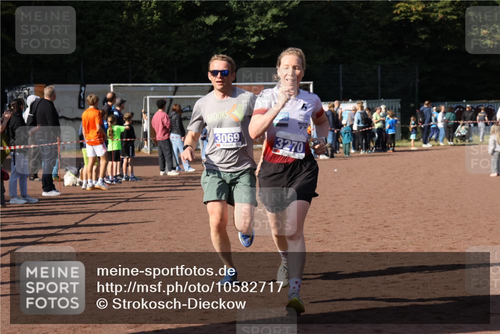 27.09.2026 - 35. Volkslauf durch das schöne Alstertal Strokosch-Dieckow http://msf.ph/oto/10582717 27.09.2026 11:13:09 Ziel 3069, 3270, 3995 meine-sportfotos.de