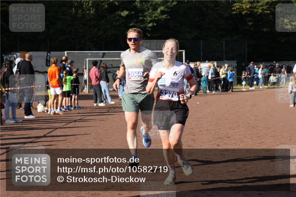 27.09.2026 - 35. Volkslauf durch das schöne Alstertal Strokosch-Dieckow http://msf.ph/oto/10582719 27.09.2026 11:13:09 Ziel 3069, 3270, 3995 meine-sportfotos.de