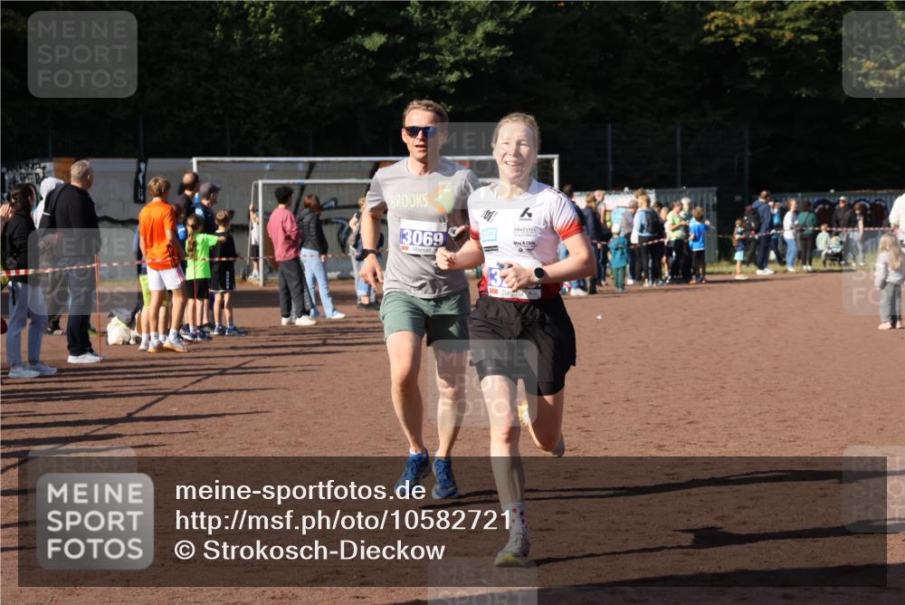 27.09.2026 - 35. Volkslauf durch das schöne Alstertal Strokosch-Dieckow http://msf.ph/oto/10582721 27.09.2026 11:13:09 Ziel 3069, 3270, 3995 meine-sportfotos.de