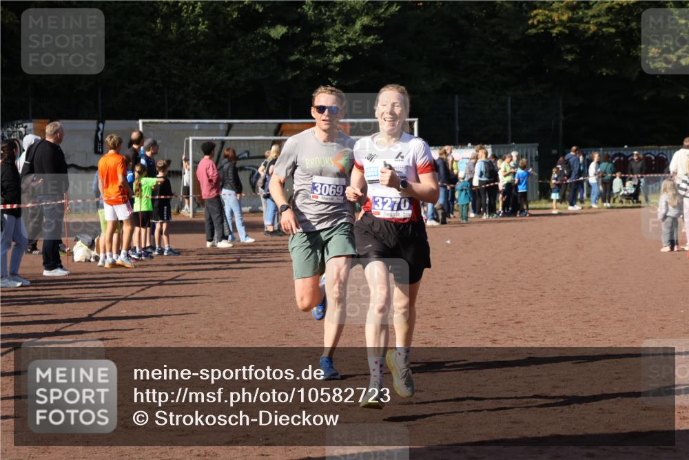 27.09.2026 - 35. Volkslauf durch das schöne Alstertal Strokosch-Dieckow http://msf.ph/oto/10582723 27.09.2026 11:13:09 Ziel 3069, 3270, 3995 meine-sportfotos.de