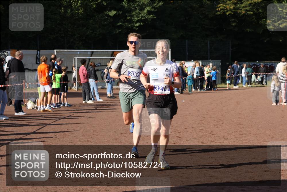 27.09.2026 - 35. Volkslauf durch das schöne Alstertal Strokosch-Dieckow http://msf.ph/oto/10582724 27.09.2026 11:13:09 Ziel 3069, 3270, 3995 meine-sportfotos.de