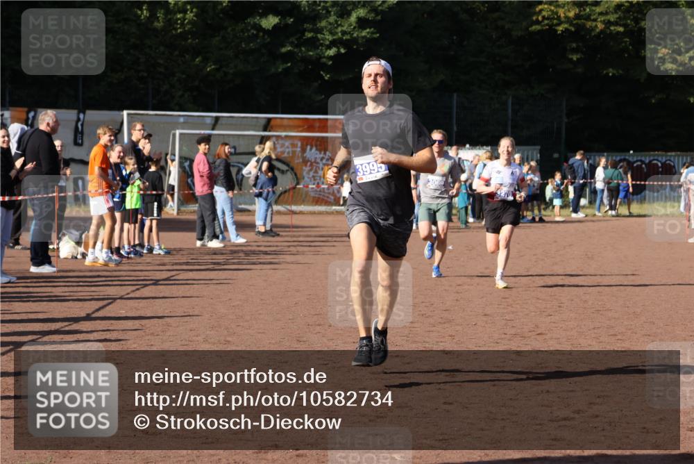 27.09.2026 - 35. Volkslauf durch das schöne Alstertal Strokosch-Dieckow http://msf.ph/oto/10582734 27.09.2026 11:13:05 Ziel 3069, 3270, 3995 meine-sportfotos.de
