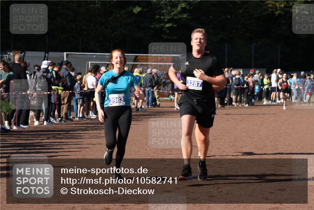 27.09.2026 - 35. Volkslauf durch das schöne Alstertal Strokosch-Dieckow http://msf.ph/oto/10582741 27.09.2026 11:28:22 Ziel 2999, 3229, 3287, 3293, 3983 meine-sportfotos.de