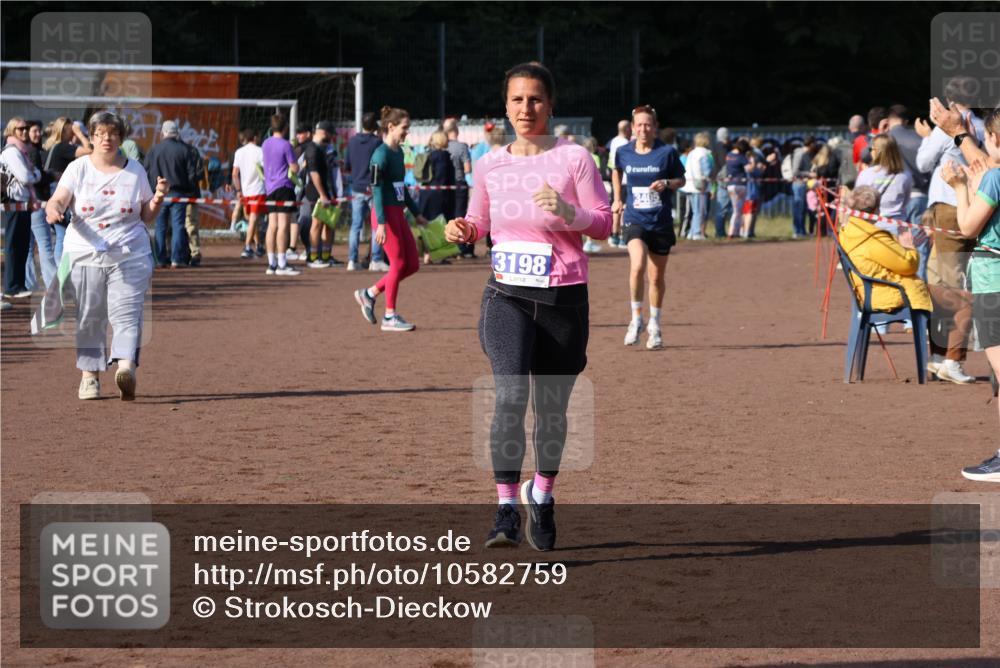 27.09.2026 - 35. Volkslauf durch das schöne Alstertal Strokosch-Dieckow http://msf.ph/oto/10582759 27.09.2026 11:28:05 Ziel 3198, 3405 meine-sportfotos.de