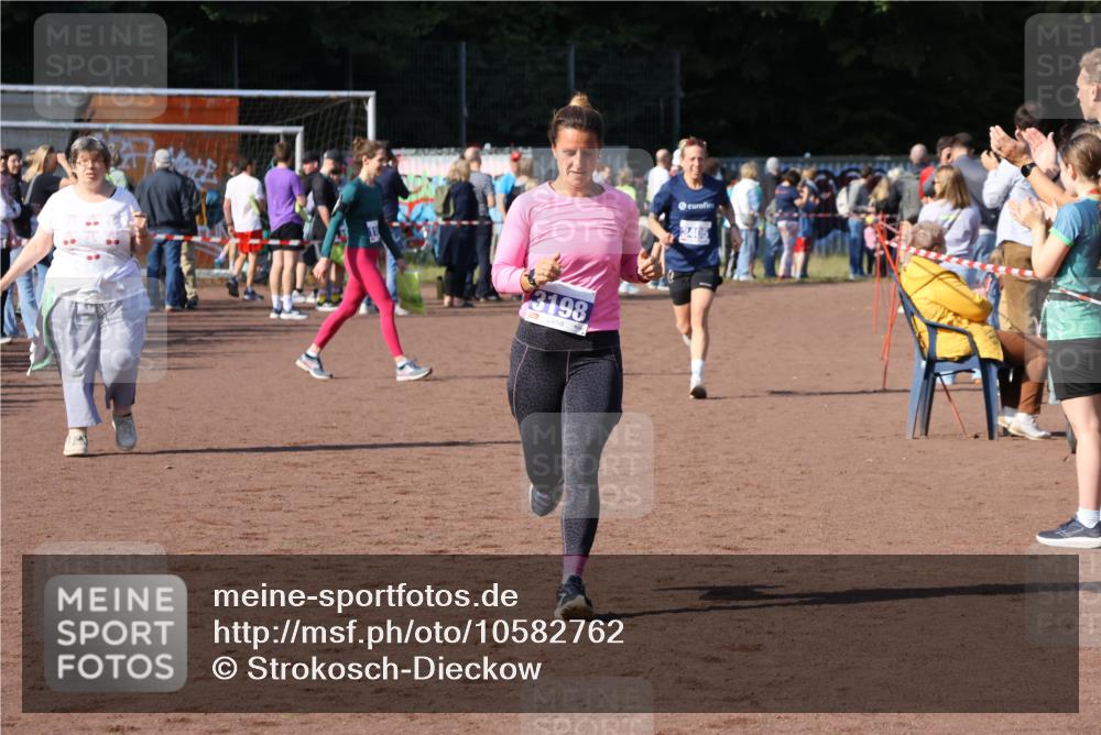 27.09.2026 - 35. Volkslauf durch das schöne Alstertal Strokosch-Dieckow http://msf.ph/oto/10582762 27.09.2026 11:28:05 Ziel 3198, 3405 meine-sportfotos.de