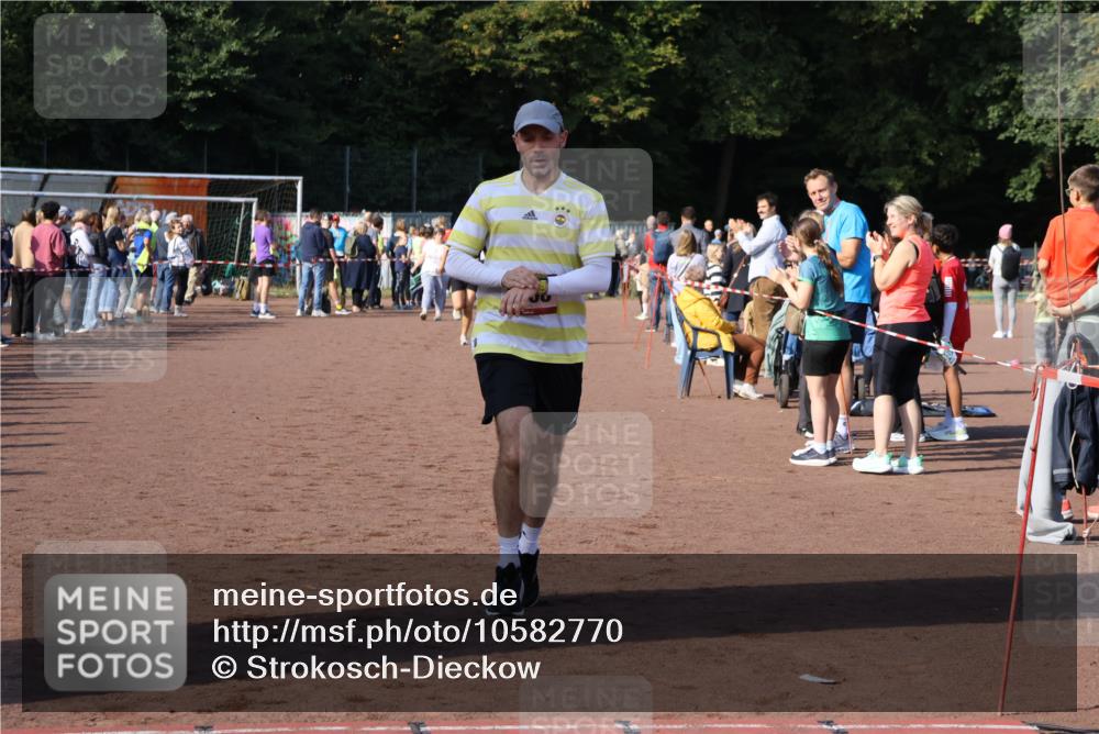 27.09.2026 - 35. Volkslauf durch das schöne Alstertal Strokosch-Dieckow http://msf.ph/oto/10582770 27.09.2026 11:27:44 Ziel 1408, 3313 meine-sportfotos.de