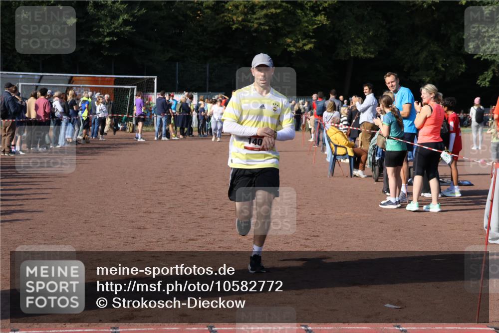 27.09.2026 - 35. Volkslauf durch das schöne Alstertal Strokosch-Dieckow http://msf.ph/oto/10582772 27.09.2026 11:27:44 Ziel 1408, 3313 meine-sportfotos.de