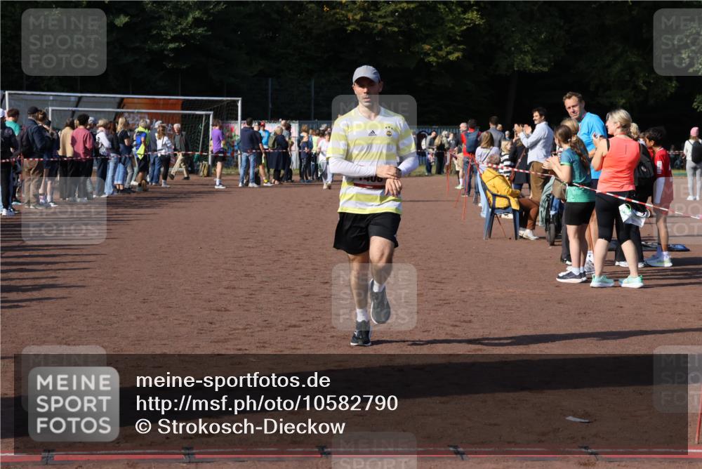 27.09.2026 - 35. Volkslauf durch das schöne Alstertal Strokosch-Dieckow http://msf.ph/oto/10582790 27.09.2026 11:27:44 Ziel 1408, 3313 meine-sportfotos.de
