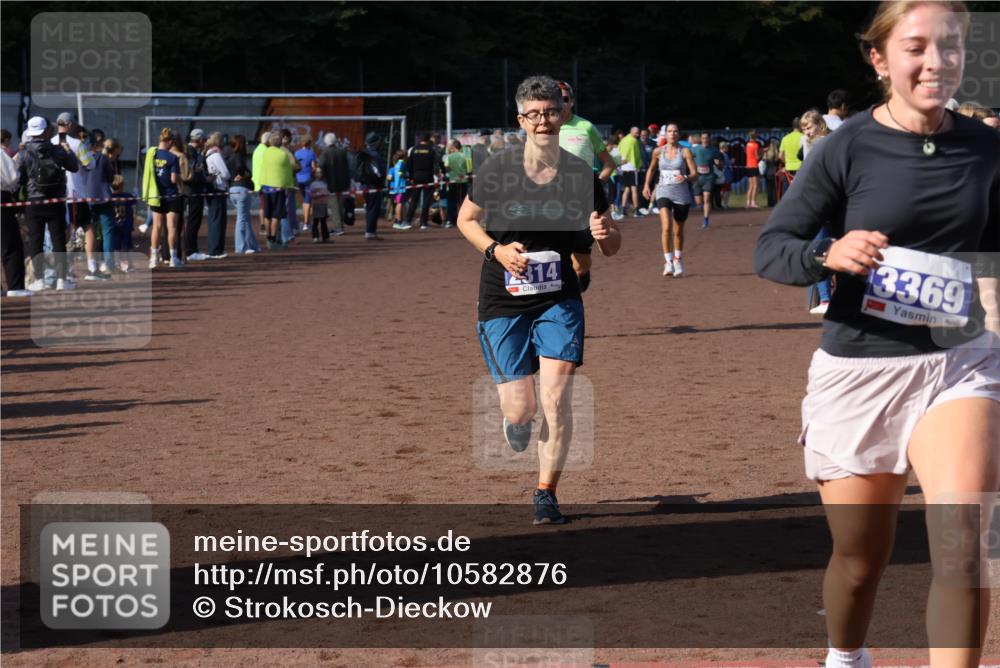 27.09.2026 - 35. Volkslauf durch das schöne Alstertal Strokosch-Dieckow http://msf.ph/oto/10582876 27.09.2026 11:32:14 Ziel 2314, 3256, 3369, 3415 meine-sportfotos.de