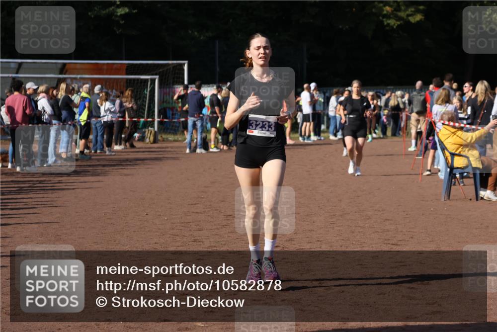 27.09.2026 - 35. Volkslauf durch das schöne Alstertal Strokosch-Dieckow http://msf.ph/oto/10582878 27.09.2026 11:27:25 Ziel 3128, 3233 meine-sportfotos.de