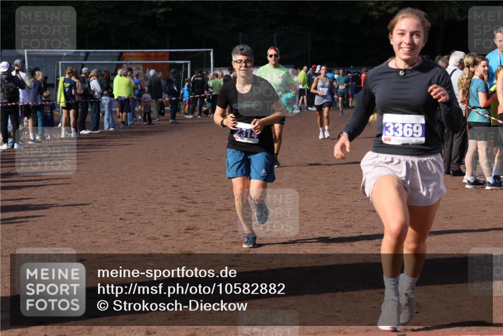 27.09.2026 - 35. Volkslauf durch das schöne Alstertal Strokosch-Dieckow http://msf.ph/oto/10582882 27.09.2026 11:32:13 Ziel 2314, 3256, 3369, 3415 meine-sportfotos.de